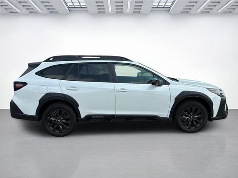 Used 2025 Subaru Outback Onyx Edition AWD/4WD image 3