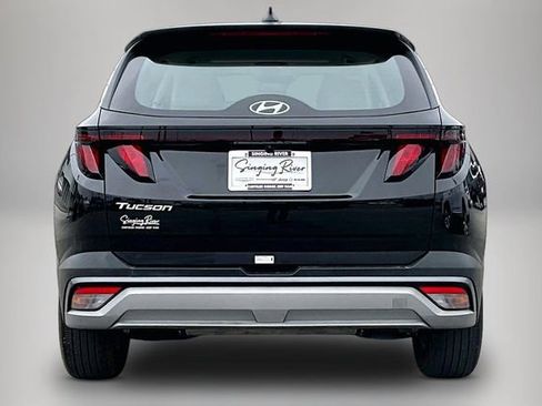 Used 2025 Hyundai Tucson SE image 6