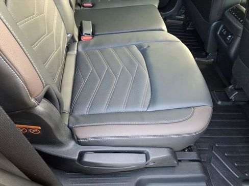 Used 2025 Nissan Pathfinder Platinum w/ Black Appearance Package image 21