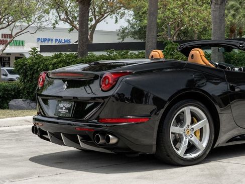 Used 2015 Ferrari California T RWD image 7