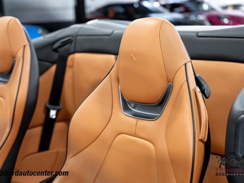 Used 2019 Ferrari Portofino RWD image 19