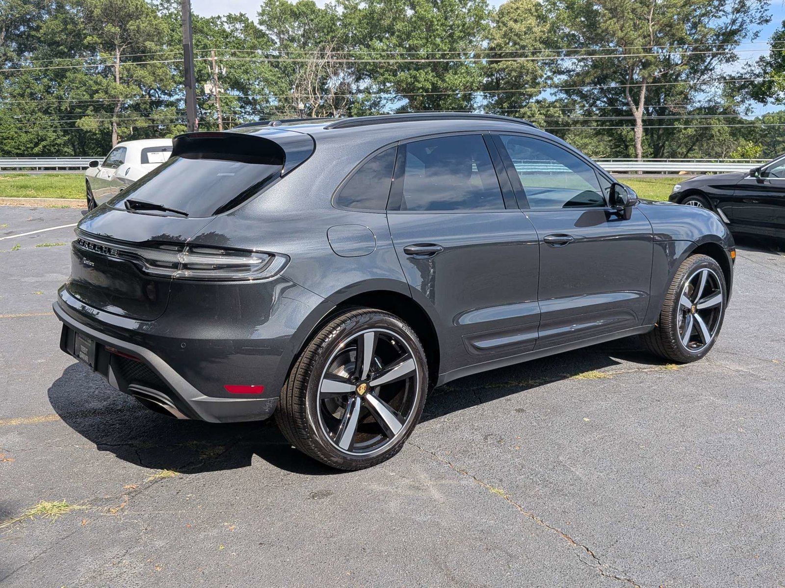 Used 2023 Porsche Macan AWD/4WD image 4