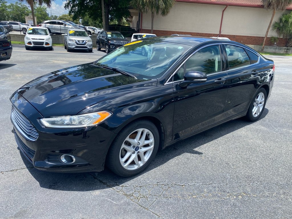 Used 2016 Ford Fusion SE w/ Equipment Group 202A FWD image 1