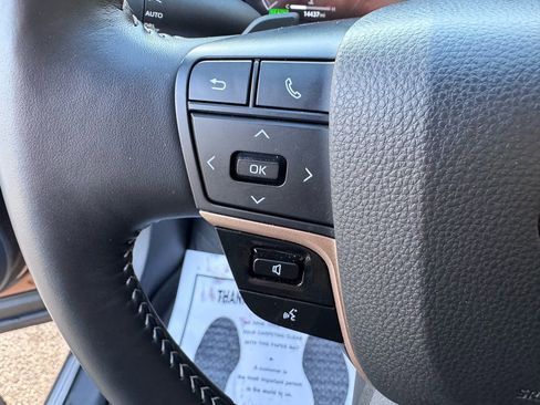 Used 2025 Toyota Crown Signia Limited image 18