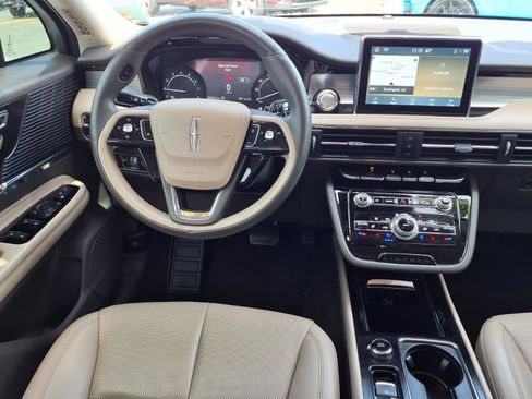 Used 2022 Lincoln Corsair AWD w/ Premium Package image 5