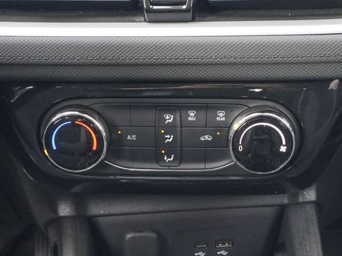 Used 2025 Chevrolet TrailBlazer LT FWD image 11