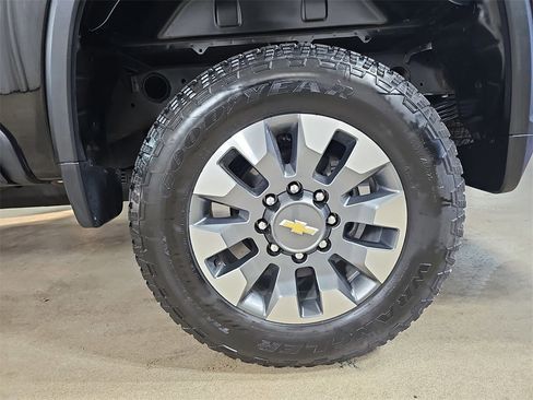 Used 2024 Chevrolet Silverado 2500 Custom w/ Custom Value Package image 38