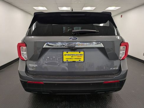 Used 2023 Ford Explorer XLT image 5