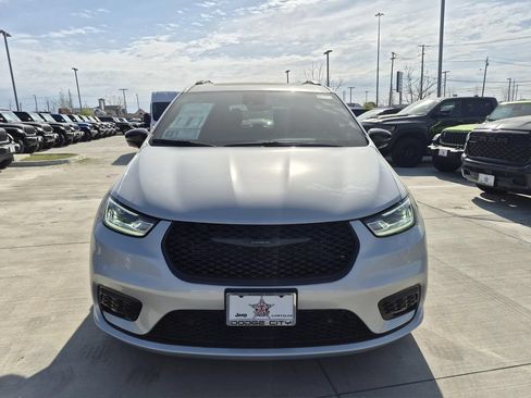 New 2026 Chrysler Pacifica Limited w/ S Appearance Package FWD image 5