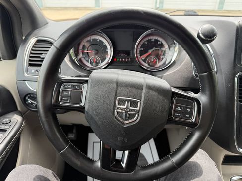 Used 2020 Dodge Grand Caravan SXT FWD image 26