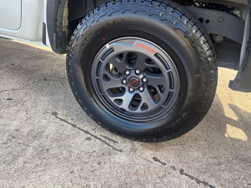 Used 2026 Nissan Frontier PRO-4X AWD/4WD image 30