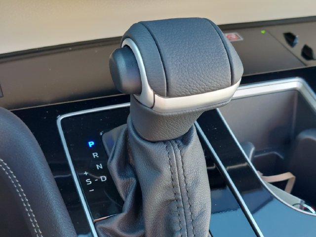 Used 2026 Toyota Sienna Limited AWD/4WD image 46