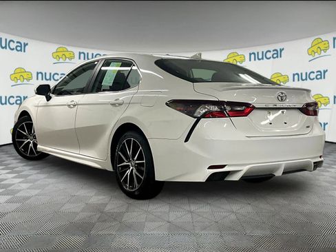 Used 2024 Toyota Camry SE image 4