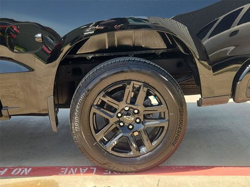 Used 2025 Chevrolet Silverado 1500 Custom AWD/4WD image 31
