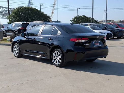 Used 2025 Toyota Corolla LE FWD image 9