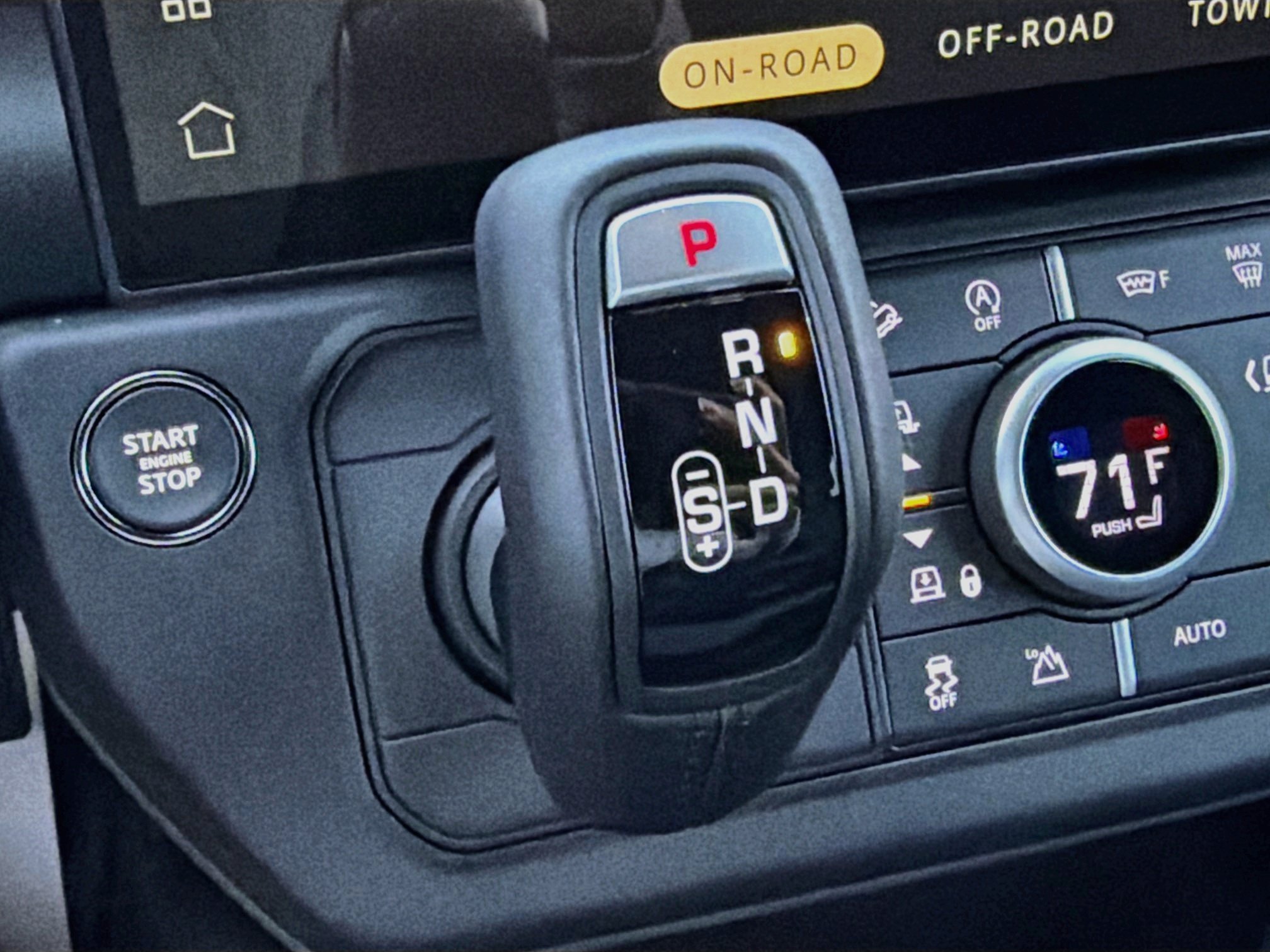 New 2026 Land Rover Defender 110 X-Dynamic SE AWD/4WD image 28