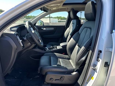Certified 2024 Volvo XC40 B5 Plus w/ Climate Package AWD/4WD image 17