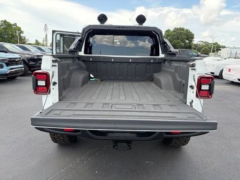 Used 2022 Jeep Gladiator Rubicon w/ LED Lighting Group AWD/4WD image 17