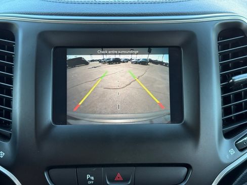 Used 2019 Jeep Cherokee Latitude Plus w/ Comfort/Convenience Group image 26