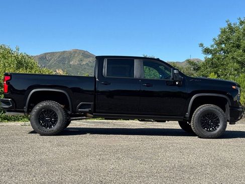 New 2026 Chevrolet Silverado 2500 ZR2 AWD/4WD image 3
