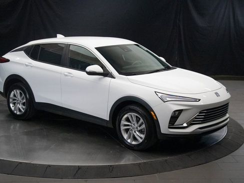 Used 2024 Buick Envista Preferred w/ Advanced Safety Package image 2