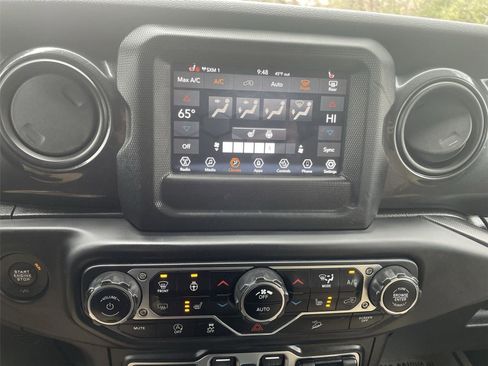 Used 2020 Jeep Wrangler Unlimited Sport image 19