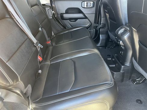 Used 2021 Jeep Wrangler Unlimited Sahara image 11