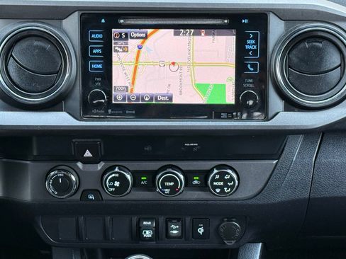 Used 2019 Toyota Tacoma TRD Sport AWD/4WD image 19