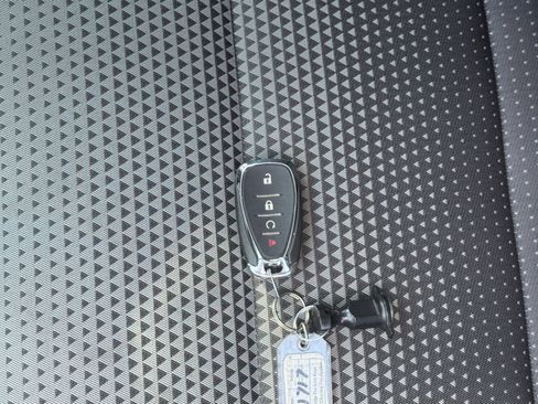 Used 2025 Chevrolet Trax LT FWD image 21