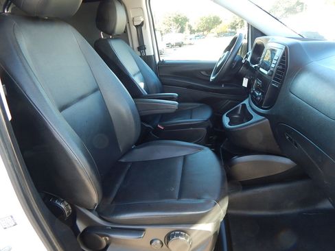 Used 2021 Mercedes-Benz Metris image 21