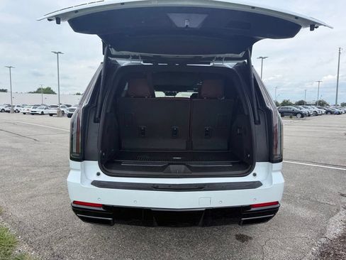 Certified 2026 Cadillac Escalade Sport w/ LPO, ONYX Package AWD/4WD image 13