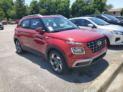 Used 2025 Hyundai Venue SEL FWD image 1