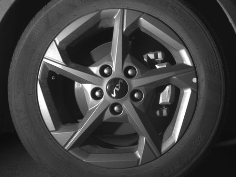 Used 2025 Kia K4 LXS image 13