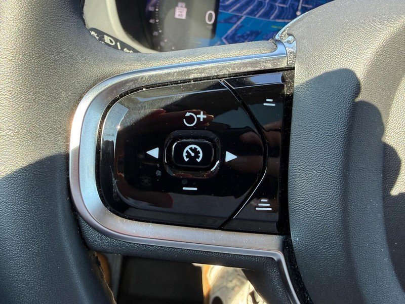 Certified 2024 Volvo XC60 B5 Plus w/ Protection Package Premier AWD/4WD image 19