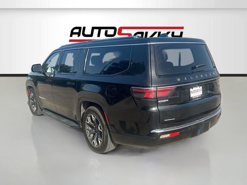 Used 2023 Jeep Wagoneer L Series III w/ Preferred Equipment Group AWD/4WD image 5