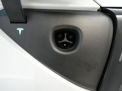 Used 2026 Tesla Model Y AWD image 10