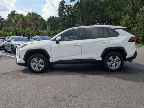Used 2022 Toyota RAV4 XLE AWD/4WD image 9
