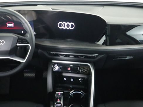 Used 2025 Audi Q5 Premium w/ Convenience Package image 16