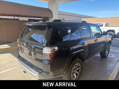 Used 2018 Toyota 4Runner TRD Off-Road Premium AWD/4WD image 4