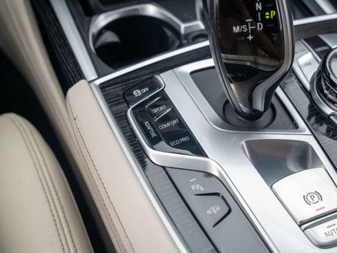 Used 2019 BMW 740i w/ Executive Package RWD image 33