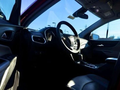 Used 2018 Chevrolet Equinox Premier image 14