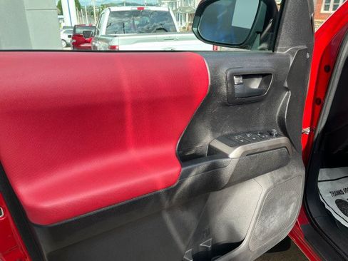 Used 2021 Toyota Tacoma SR5 AWD/4WD image 24