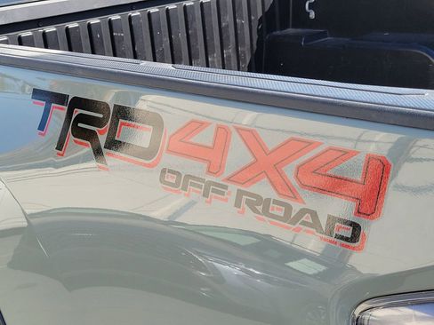 Used 2022 Toyota Tacoma TRD Off-Road w/ TRD Premium Off Road Package image 9