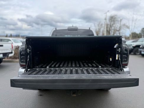 Used 2018 Toyota Tacoma TRD Sport image 12