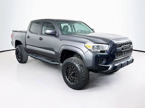 Used 2017 Toyota Tacoma SR image 22
