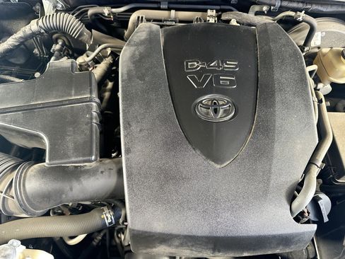 Used 2018 Toyota Tacoma SR5 image 27