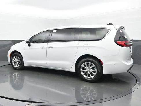 New 2025 Chrysler Pacifica Select w/ Uconnect Theater Family Group image 3