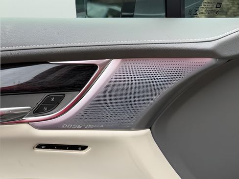 Used 2022 Cadillac XT6 Premium Luxury w/ Technology Package FWD image 12