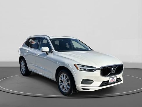Used 2020 Volvo XC60 T5 Momentum image 4