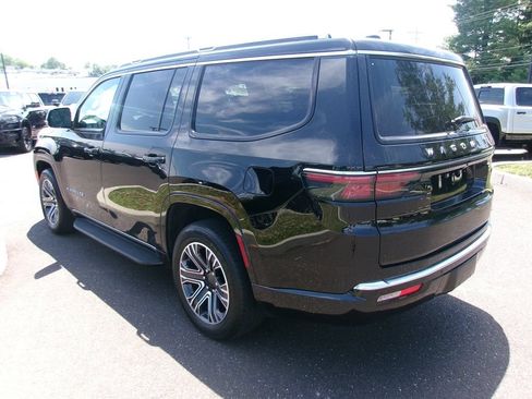 Certified 2024 Jeep Wagoneer Series II w/ Flexible Seating Group AWD/4WD image 4